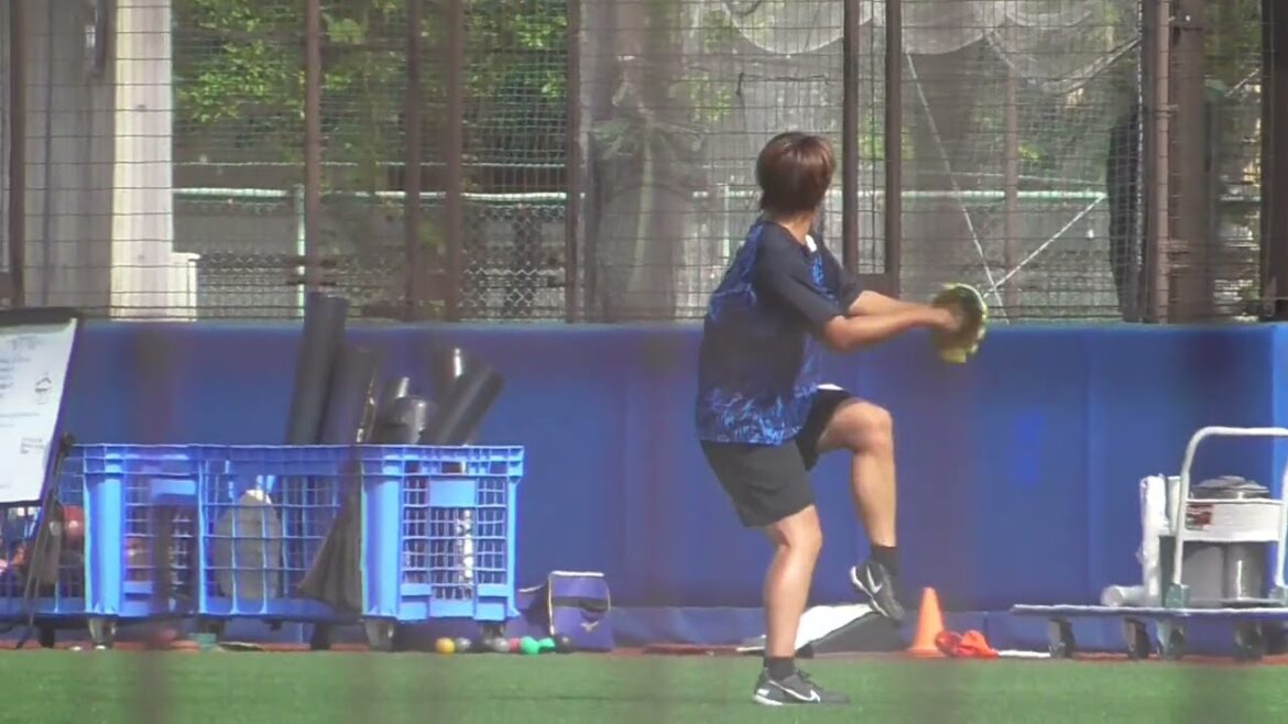 2025年10月 DOCK OF BAYSTARS YOKOSUKA・三嶋 一輝 投手のキャッチボール練習風景２