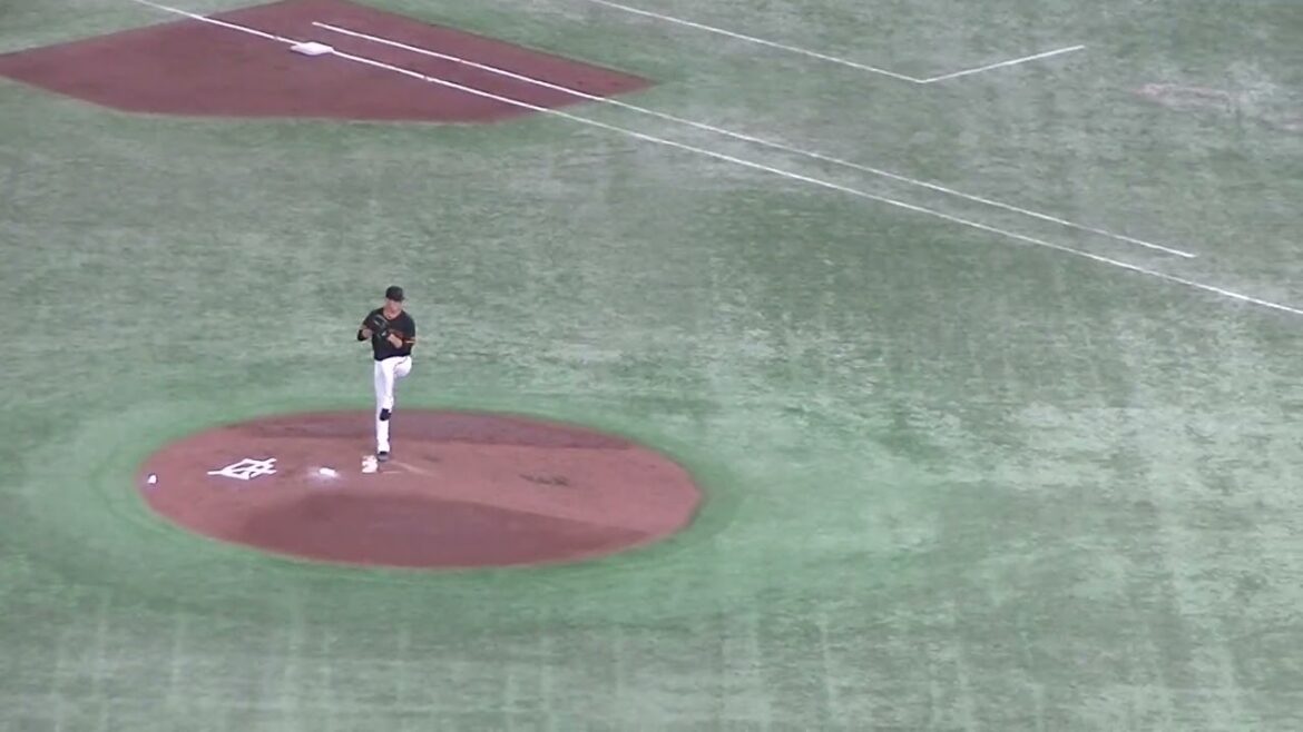 秋山翔吾をファーストゴロに打ち取る堀田賢慎【 読売ジャイアンツ対 広島カープ2024年4月13日】