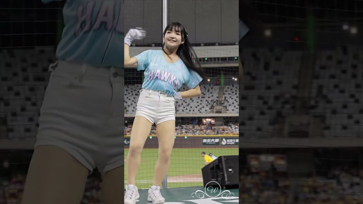 玖玖 吳念庭應援 #台鋼主題日 #玖玖 #台鋼雄鷹啦啦隊 台湾プロ野球チア #wingstars #チアリーディングの女の子 안지현 2024/8/10