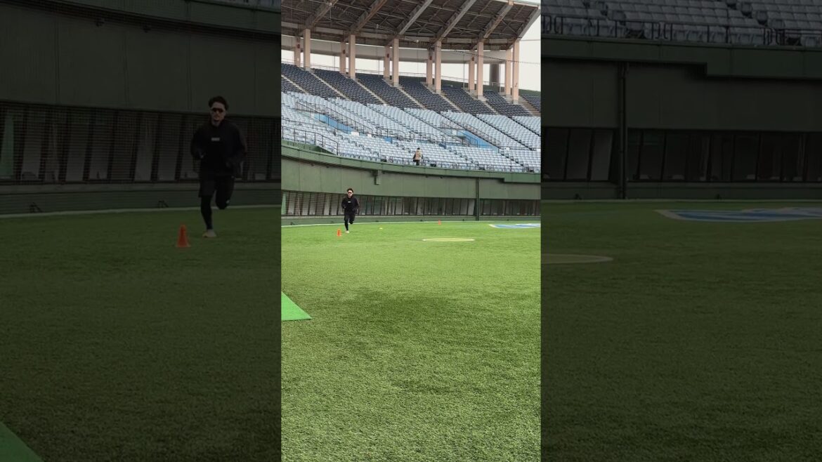 千葉ロッテマリーンズ　小島和哉選手野球グランド外周1周約何秒?🏃💨【FAMアスリート食トレ】 #fam #野球 #食トレ #shorts