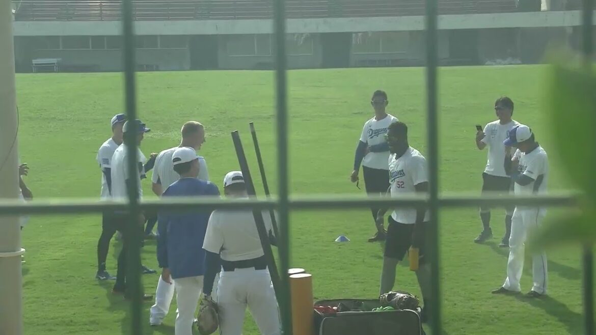 中日ドラゴンズ ピッチャー陣の片足飛び?トレーニング 祖父江大輔投手・マルテ投手の挙動に笑いが起こる 2025/8/24 豊橋球場