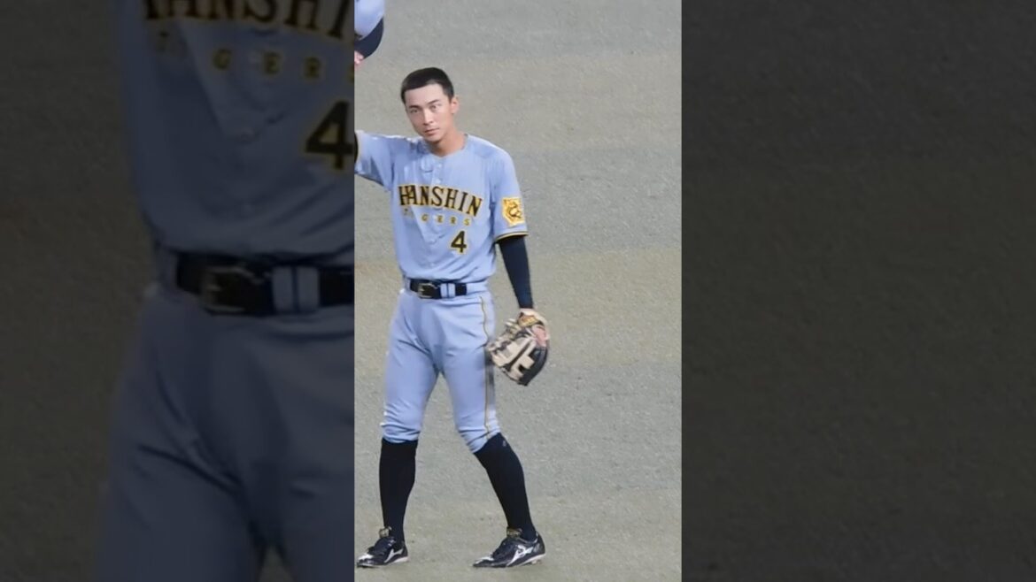 ホームランを放ちファンの歓声に応える佐藤輝明・熊谷敬宥 ホームランを放ちファンの歓声に応える佐藤輝明・熊谷敬宥