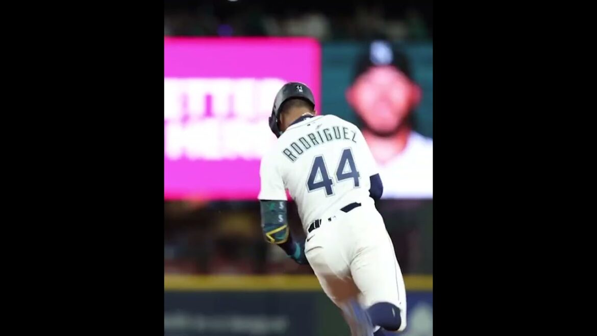 J-Rod's MASSIVE game-winning hit for the Mariners! 😤