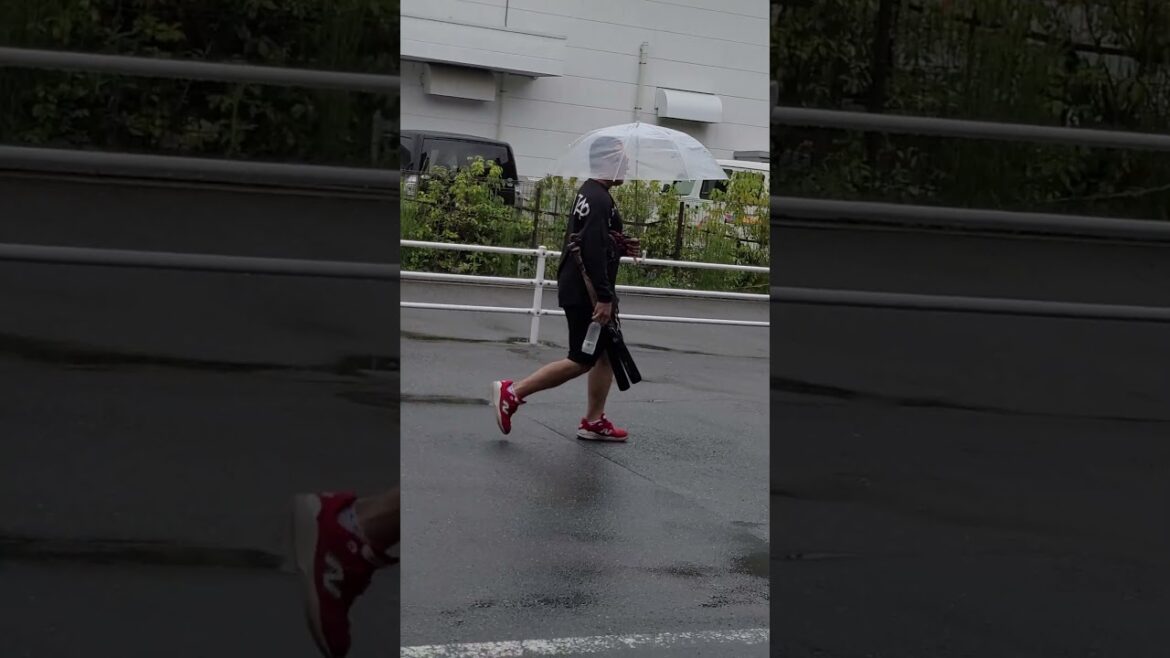 カープ55松山竜平選手 室内練習場へ