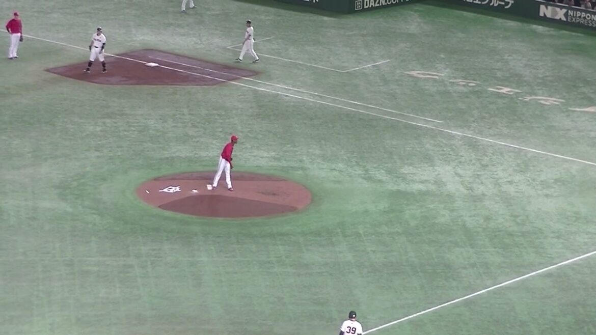 ピンチで大城卓三を打ち取るアドゥワ誠【読売ジャイアンツ対 広島東洋カープ  2024年8月22日】