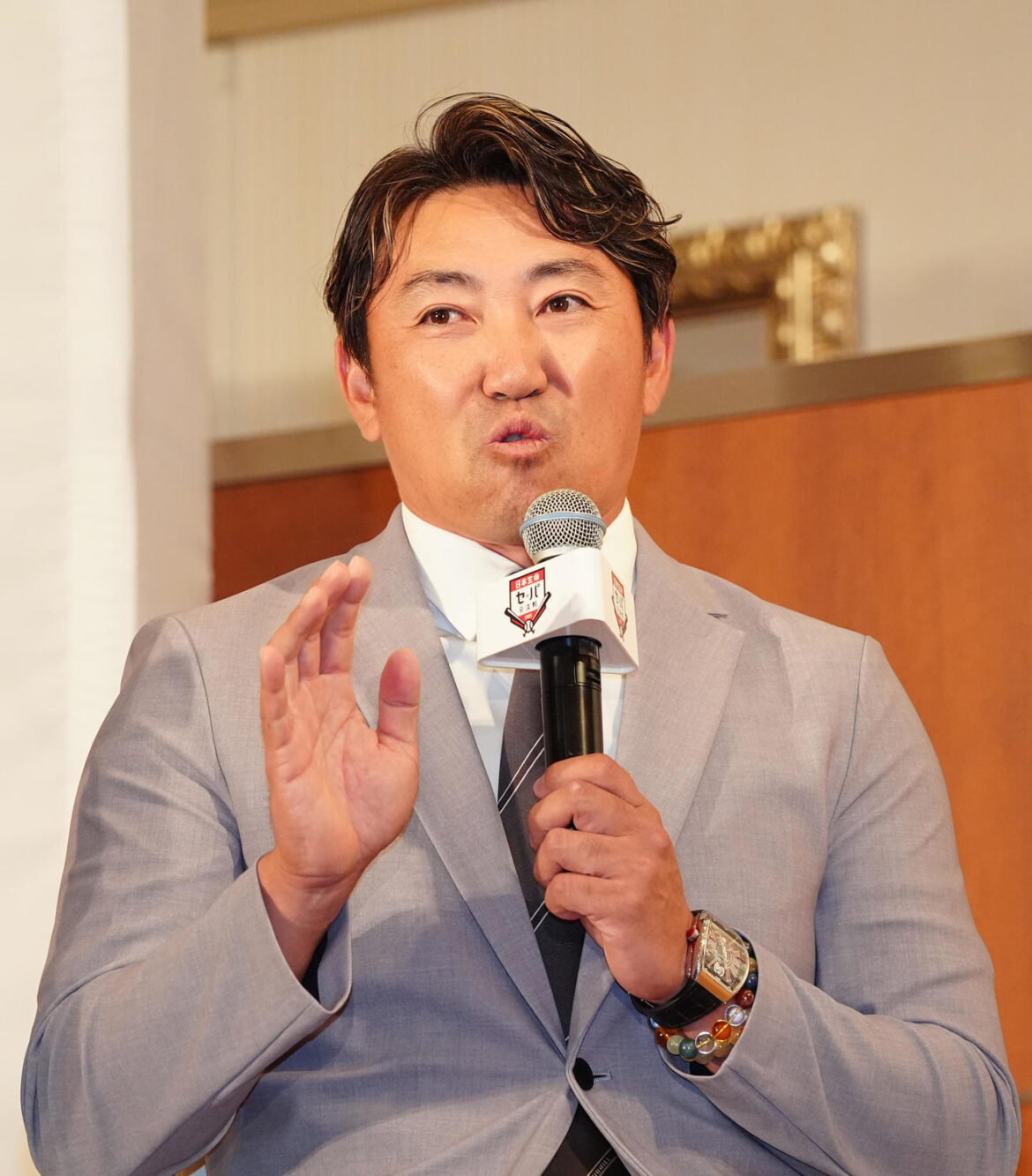 【ソフトバンク】CSファイナルステージ始球式 第１戦は内川聖一氏、第２戦は松田宣浩氏（日刊スポーツ） - Yahoo!ニュース - Yahoo!ニュース