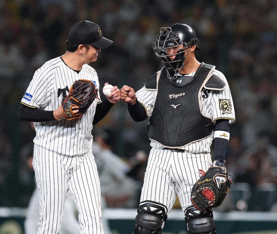 今季限りで引退の阪神・原口 甲子園で感謝の“フルスイング”に大歓声 最終回は岩貞とバッテリー（スポニチアネックス） - Yahoo!ニュース - Yahoo!ニュース