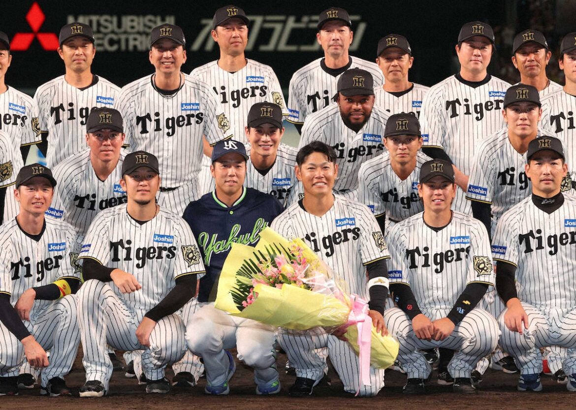 ヤクルト・青柳 阪神・原口の引退セレモニーに“飛び入り”参加 ネットもほっこり「良かったな」（スポニチアネックス） - Yahoo!ニュース - Yahoo!ニュース