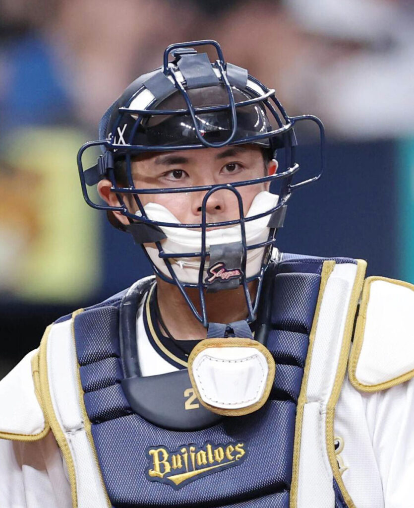 【オリックス】若月健矢が痛恨ミス…古賀悠斗の中前打でバックホーム捕球後、一塁に暴投 古賀悠は一気にホームイン（スポーツ報知） - Yahoo!ニュース - Yahoo!ニュース