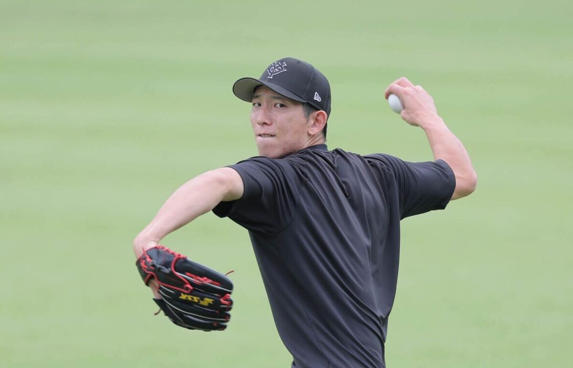 【巨人】戸郷翔征がDeNAとのCS第1S先発へ決意「勝つしかない」 – スポーツ報知 キャッチボールをする戸郷翔征(カメラ・今成 良輔)
