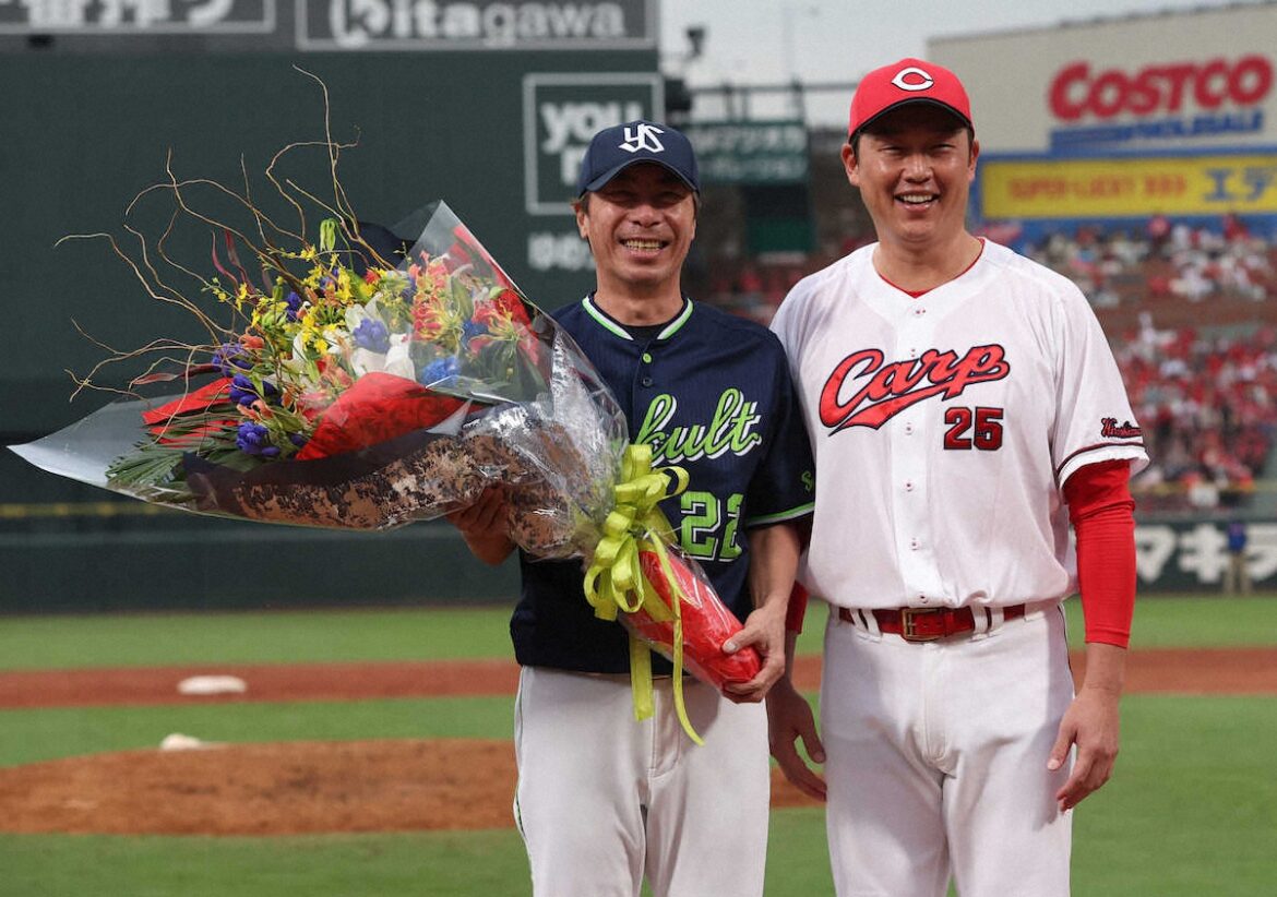 退任のヤクルト・高津監督 地元広島でラスト采配、広島・新井監督から花束受け取り、熱いハグ（スポニチアネックス） - Yahoo!ニュース - Yahoo!ニュース