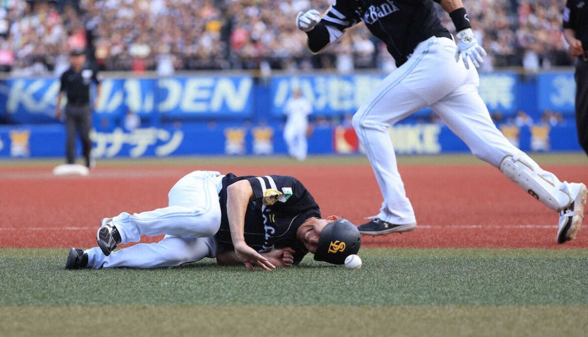 ZOZOマリンが騒然!投手の送球がソフトB本多雄一コーチに当たる珍しいアクシデント(スポニチアネックス) – Yahoo!ニュース – Yahoo!ニュース ZOZOマリンが騒然!投手の送球がソフトB本多雄一コーチに当たる珍しいアクシデント(スポニチアネックス) - Yahoo!ニュース - Yahoo!ニュース