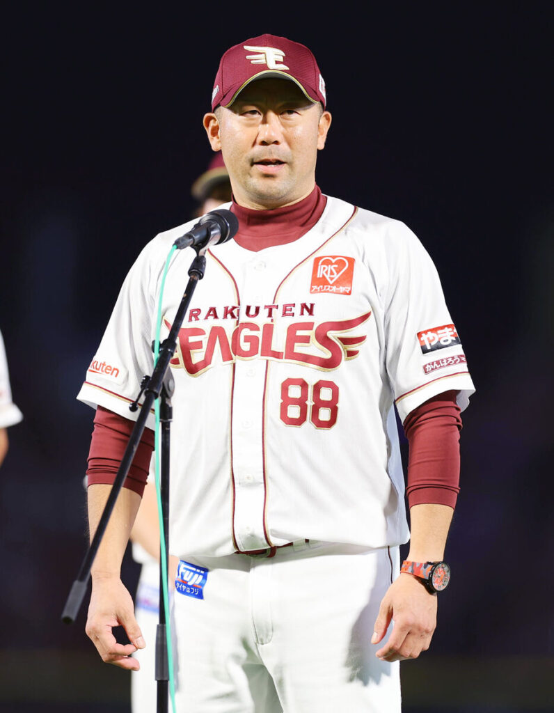 【楽天】三木肇監督が最終戦セレモニーであいさつ 今季振り返り「貴重な時間となりいろんな思いがあった」 ＣＳ臨むオリックスへエールも（スポーツ報知） - Yahoo!ニュース - Yahoo!ニュース