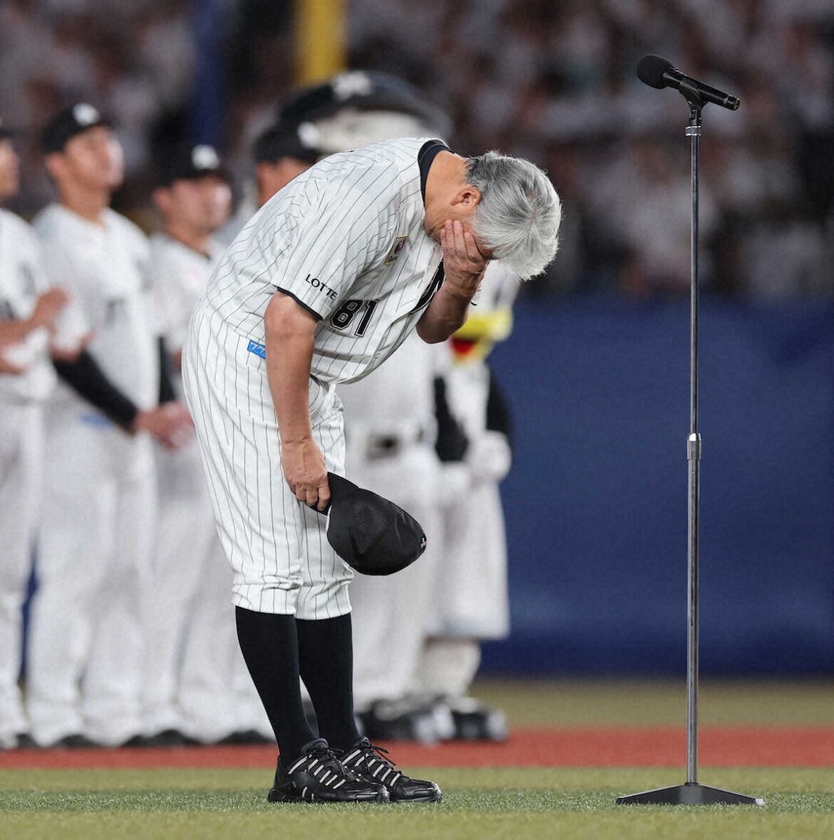 ロッテ・吉井監督 言葉詰まらせ「楽しい3年間でした」 最後の采配で高卒新人の坂井初登板（スポニチアネックス） - Yahoo!ニュース - Yahoo!ニュース