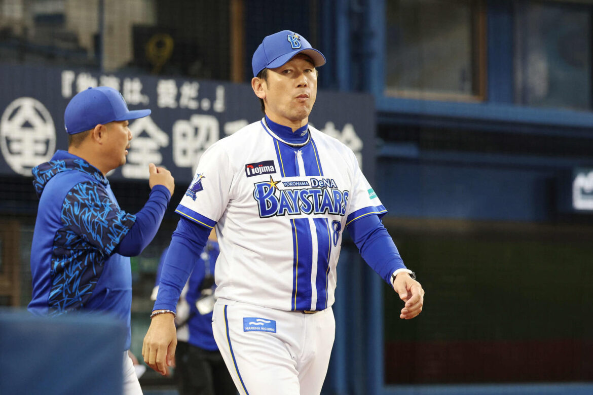 【DeNA】左ヒザに自打球で途中交代の蝦名達夫に「無理させずにストップかけました」三浦監督（日刊スポーツ） - Yahoo!ニュース - Yahoo!ニュース