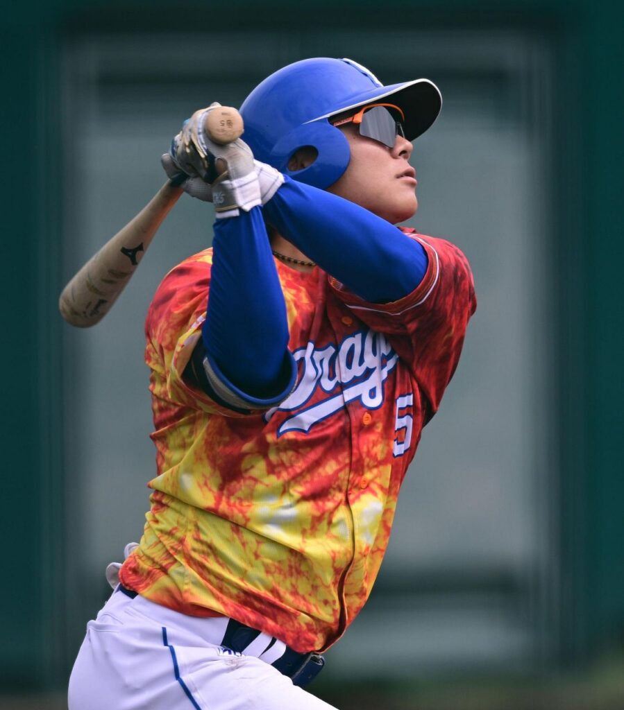 中日・村松開人がフェニックス・リーグ1号本塁打 斗山戦の初回、右翼ネット上部に当たる特大ソロ（中日スポーツ） - Yahoo!ニュース - Yahoo!ニュース