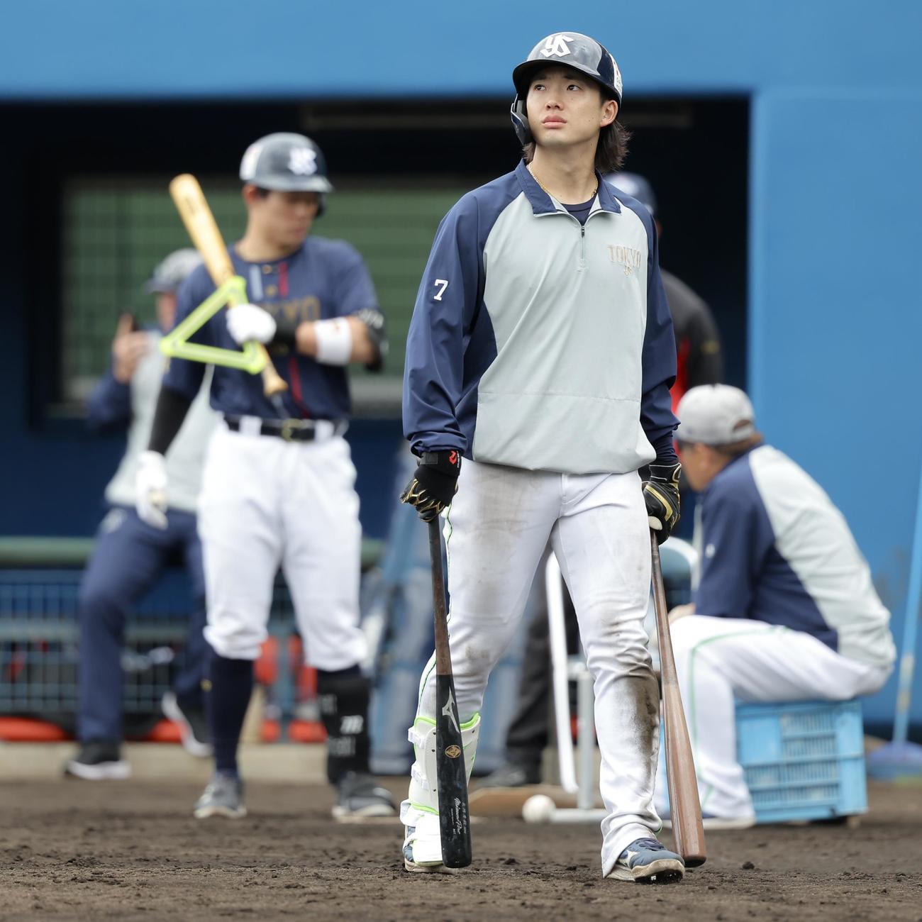 2月、打撃練習に臨む