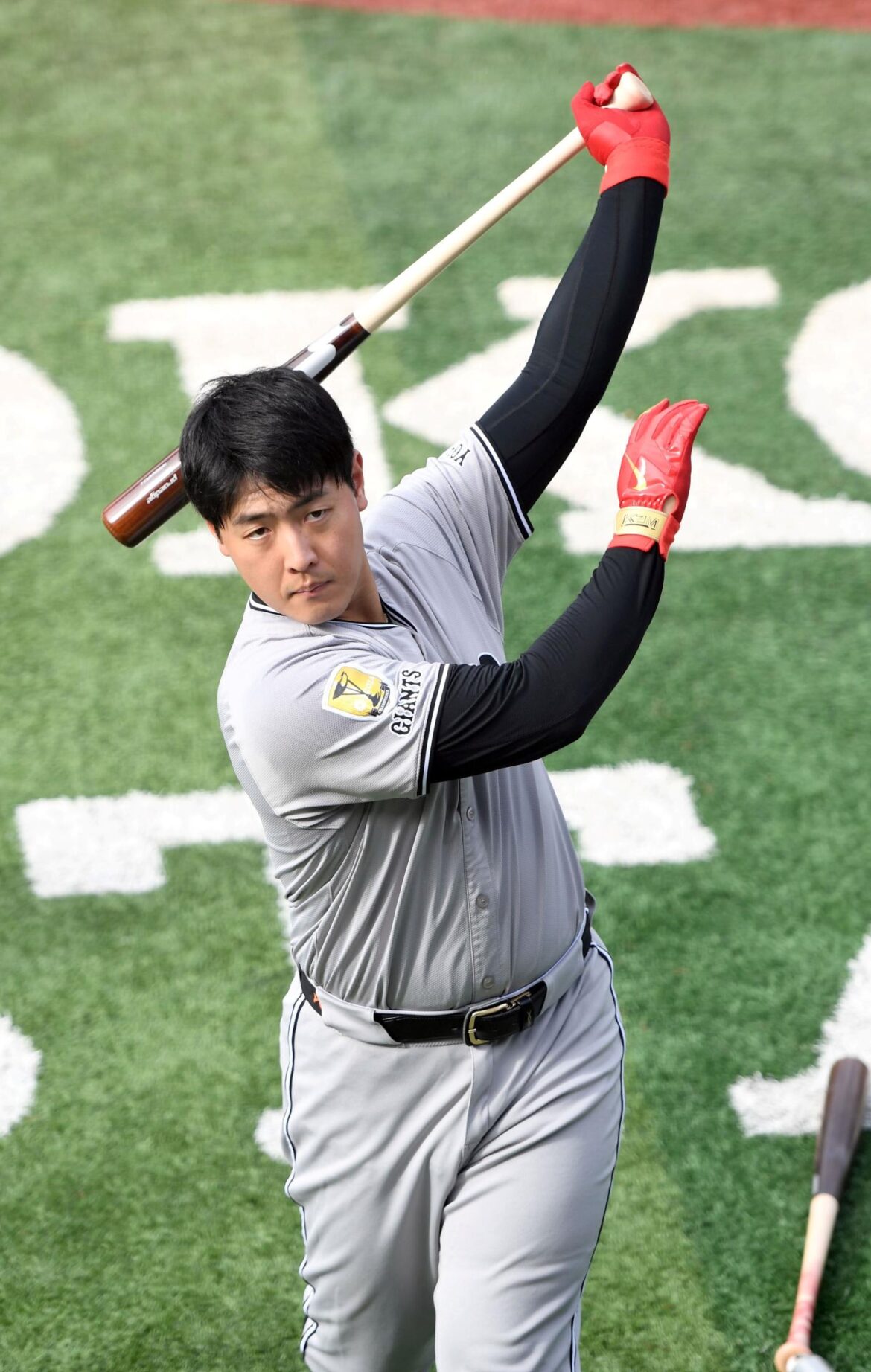 巨人・岡本「阪神はもっとすごいので」 ３６０度青の完全アウェーも意に介さず 阿部監督「何とかいい姿を見せられるように」とＧ党に奮闘誓う（デイリースポーツ） - Yahoo!ニュース - Yahoo!ニュース