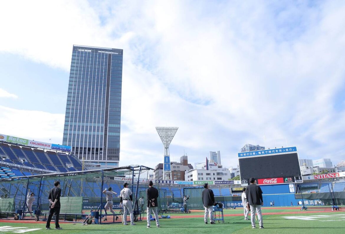 前日練習をする巨人ナイン（カメラ・今成　良輔）