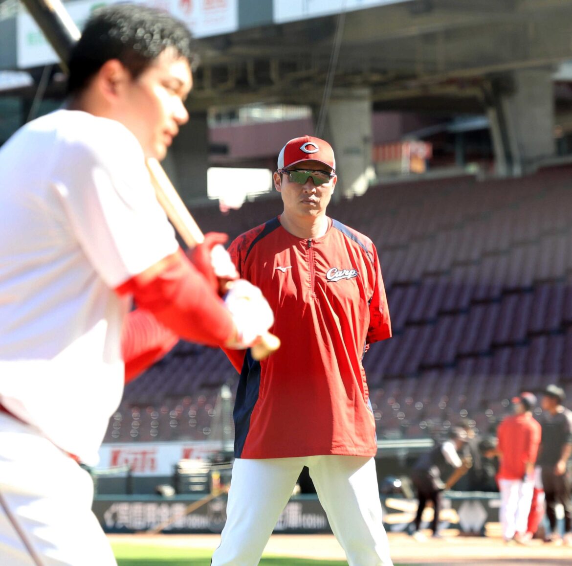 広島・新井監督 勝てるチームへ気合入れ直し「量はもちろん質も」 秋季練習スタート、得点力不足脱出へ実戦想定し徹底練習(デイリースポーツ) – Yahoo!ニュース – Yahoo!ニュース 広島・新井監督 勝てるチームへ気合入れ直し「量はもちろん質も」 秋季練習スタート、得点力不足脱出へ実戦想定し徹底練習(デイリースポーツ) - Yahoo!ニュース - Yahoo!ニュース