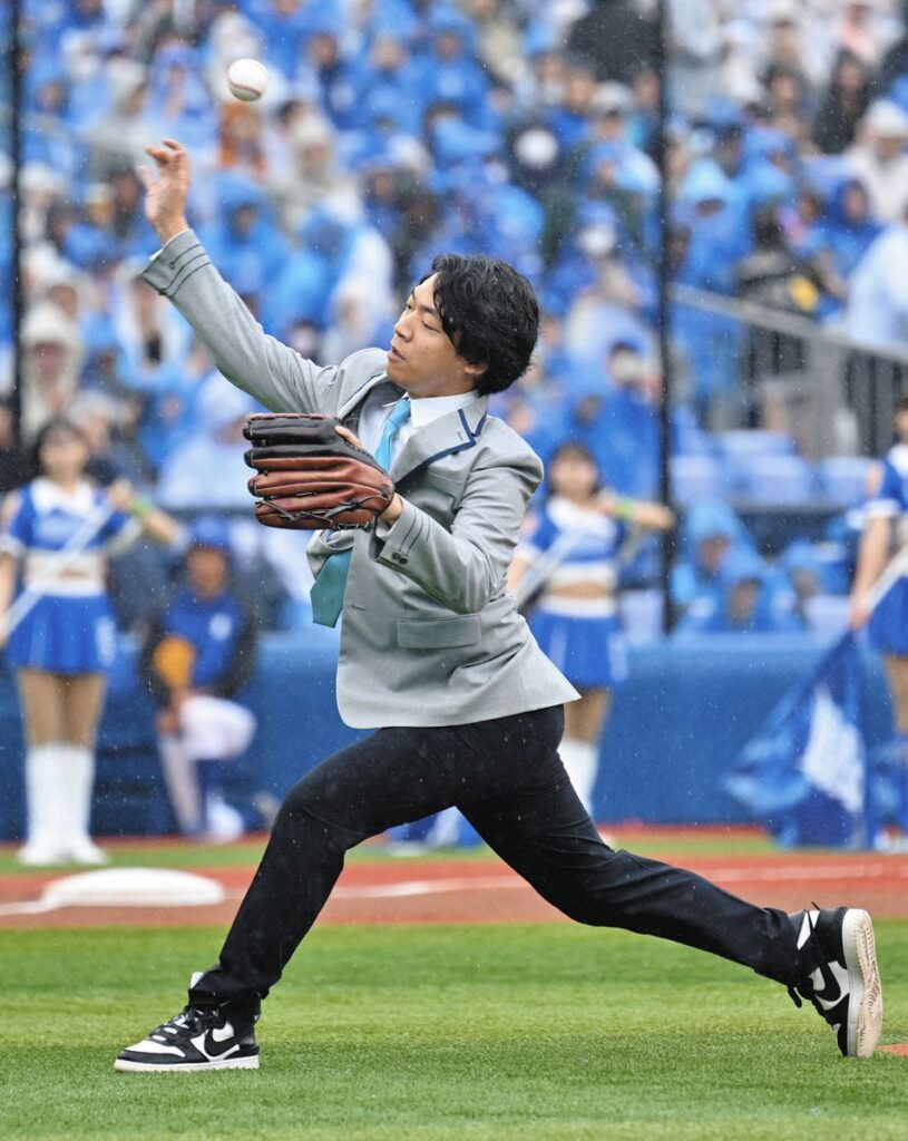 巨人ファンの“クイズ王”伊沢拓司、ハマスタ始球式も、DeNAユニ着用せず反響 「ファンの鑑だよ」「争いを避けるためかスーツ姿」(中日スポーツ) – Yahoo!ニュース – Yahoo!ニュース 巨人ファンの“クイズ王”伊沢拓司、ハマスタ始球式も、DeNAユニ着用せず反響 「ファンの鑑だよ」「争いを避けるためかスーツ姿」(中日スポーツ) - Yahoo!ニュース - Yahoo!ニュース