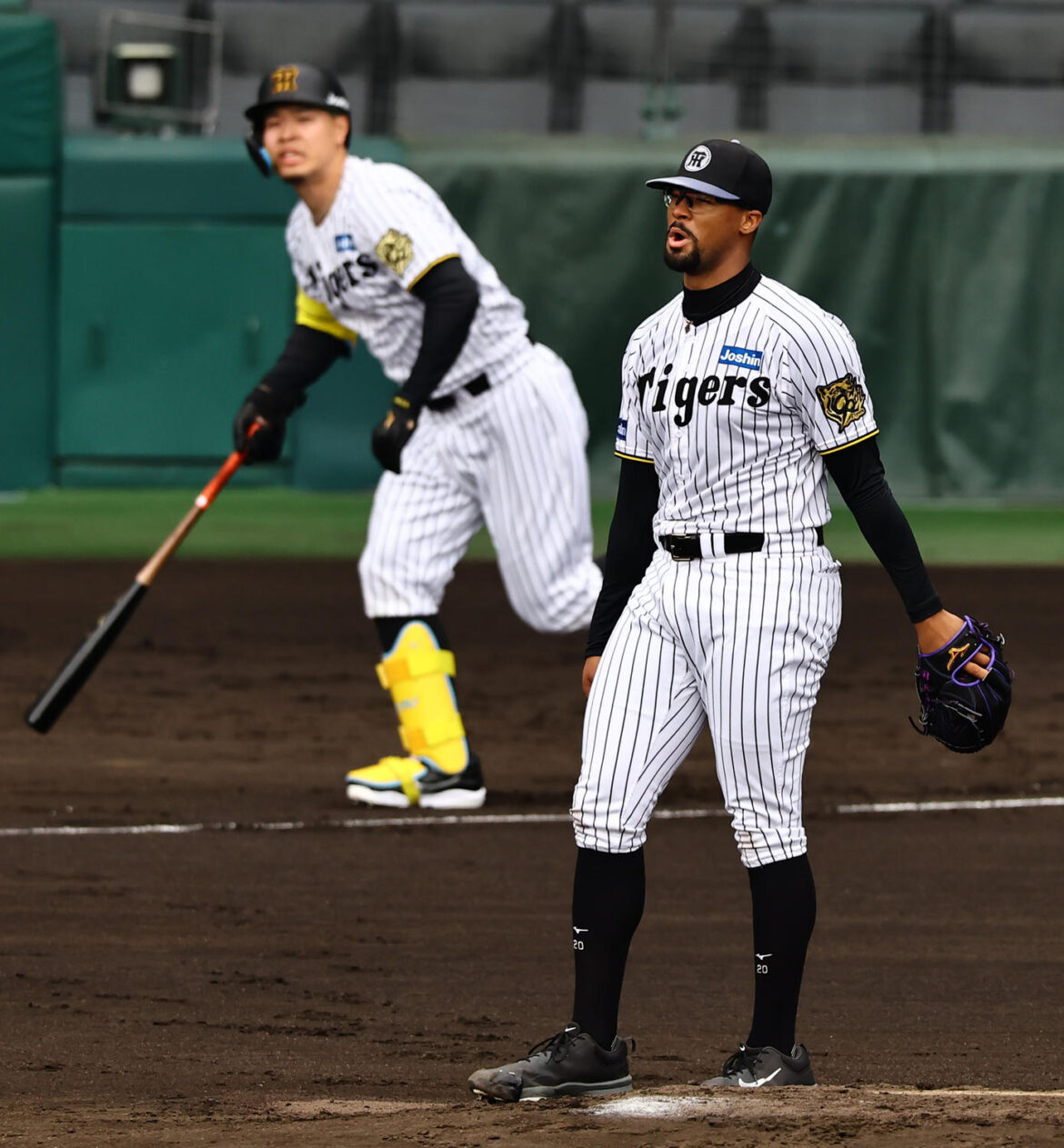 【阪神】デュプランティエが佐藤輝明とバチバチ対決 特大弾のあとはバット破壊＆直球空振りＫ（日刊スポーツ） - Yahoo!ニュース - Yahoo!ニュース