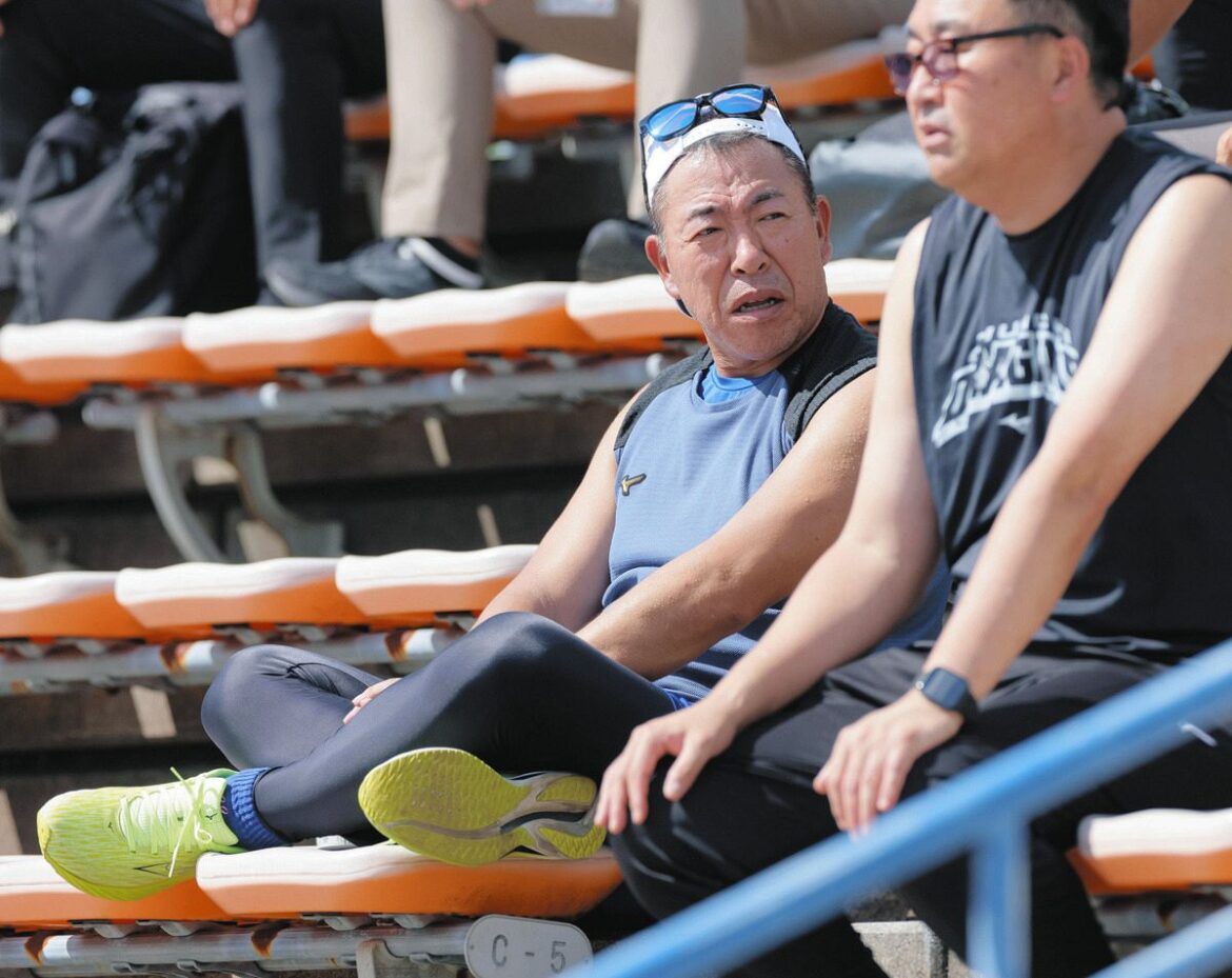 中日・井上監督、「初心にかえって」バックネット裏から若竜チェック 「真っすぐが良かった」仲地らローテ候補で来季の戦力底上げ（中日スポーツ） - Yahoo!ニュース - Yahoo!ニュース