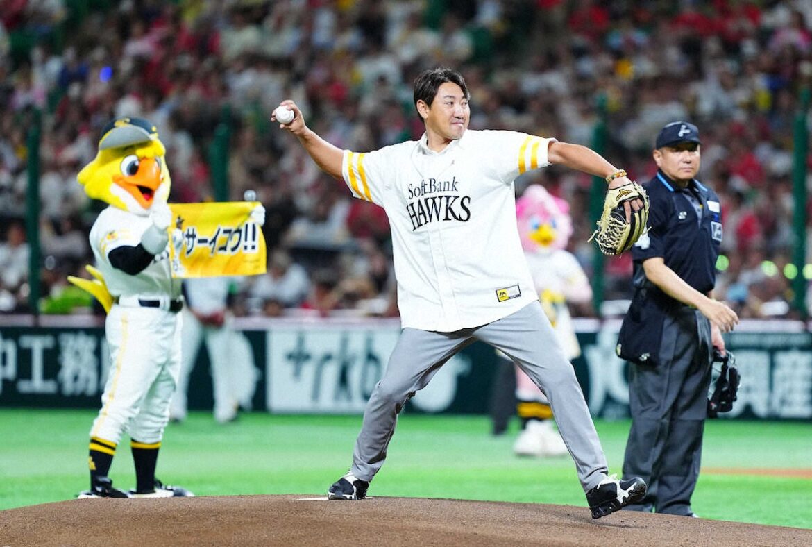 内川聖一氏 「締まっていこー！」始球式で内角ズバリ? ネット「代打待機を」「ベンチ入りして」の声（スポニチアネックス） - Yahoo!ニュース - Yahoo!ニュース