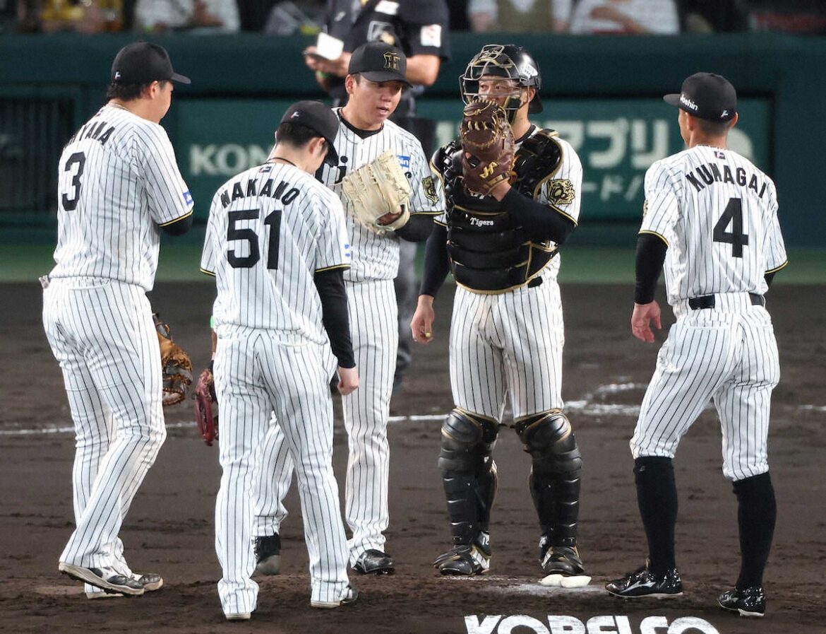 阪神元監督・矢野氏もうなった 村上―坂本のインサイドワーク 「出し切った」カーブ4球の使い方絶賛（スポニチアネックス） - Yahoo!ニュース - Yahoo!ニュース