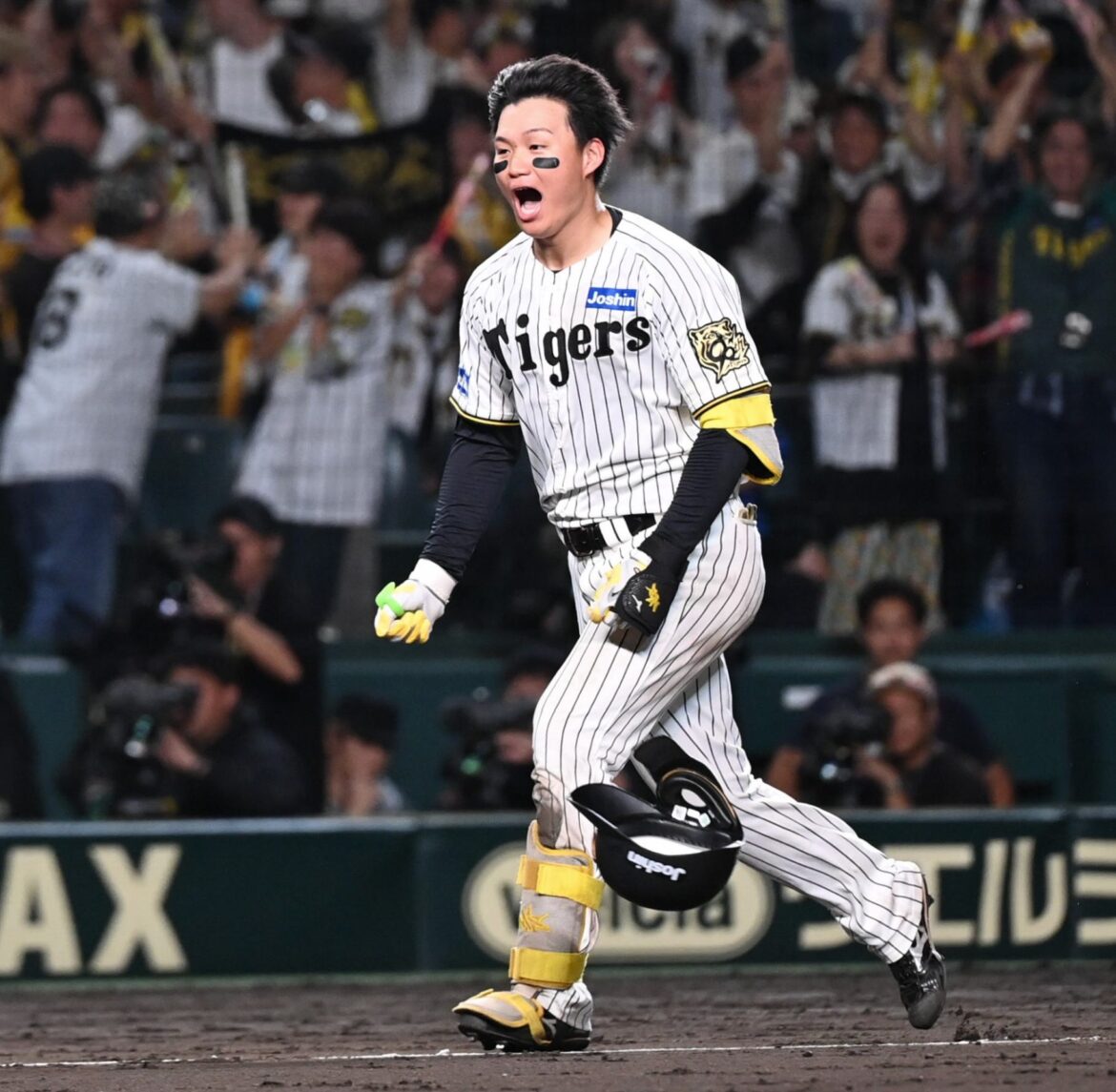 グッドルーザーに称賛の声 屈辱のサヨナラ負けにも阪神・森下のヘルメットを拾って手渡したＤｅＮＡ・牧に胸アツ（デイリースポーツ） - Yahoo!ニュース - Yahoo!ニュース