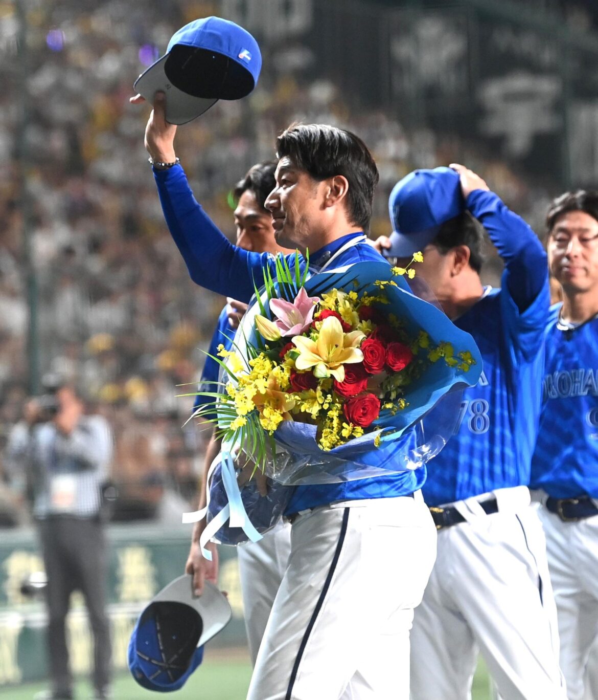退任のＤｅＮＡ・三浦監督は涙「終わった」「幸せでした」甲子園の三浦コールに感謝「子供の頃に来てた球場で本当にありがたい」（デイリースポーツ） - Yahoo!ニュース - Yahoo!ニュース