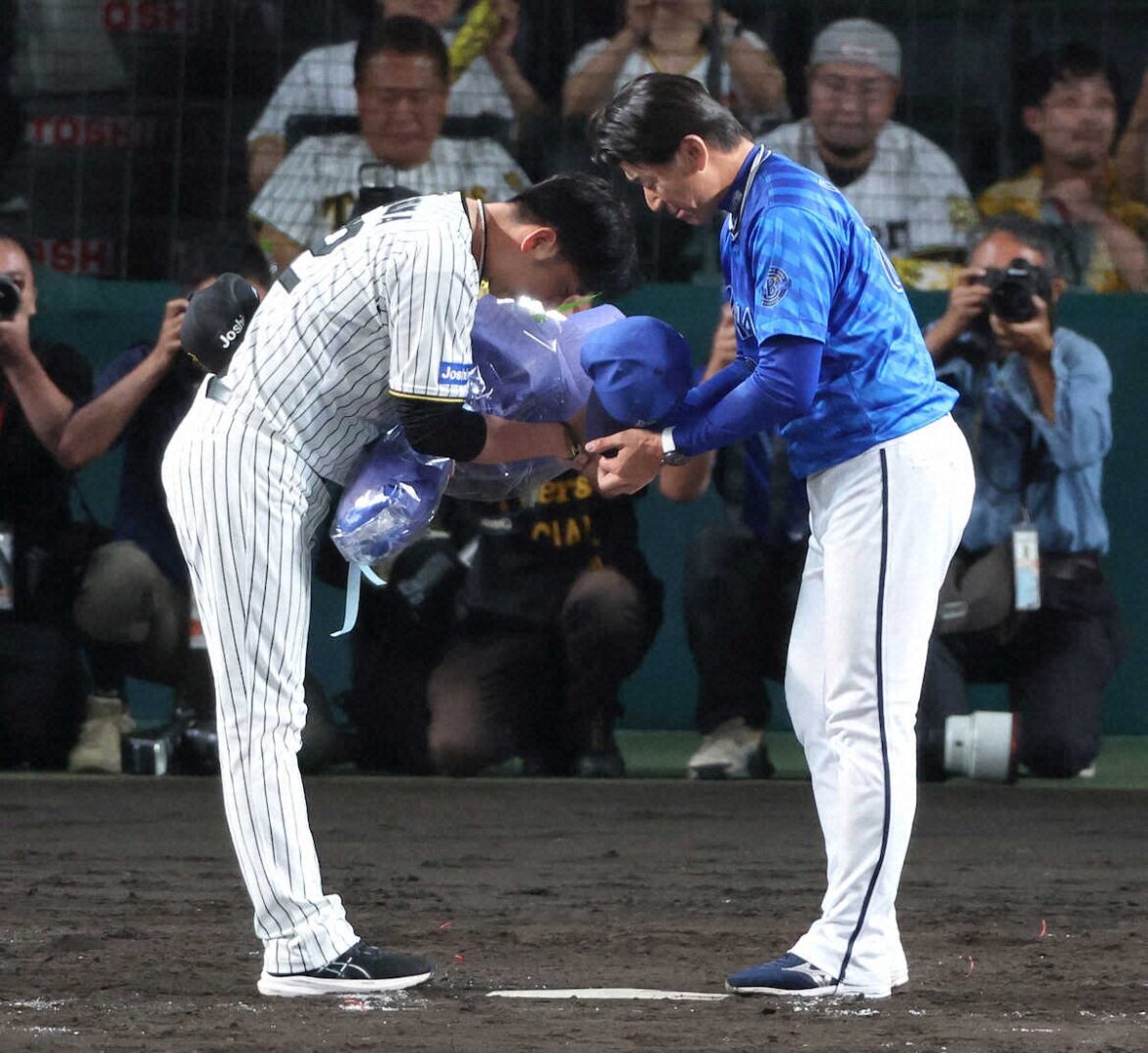 お立ち台で後ろを振り返っていた阪神・藤川監督 ファンが胸中を理解「1年目の監督じゃないよ、これ！」（スポニチアネックス） - Yahoo!ニュース - Yahoo!ニュース