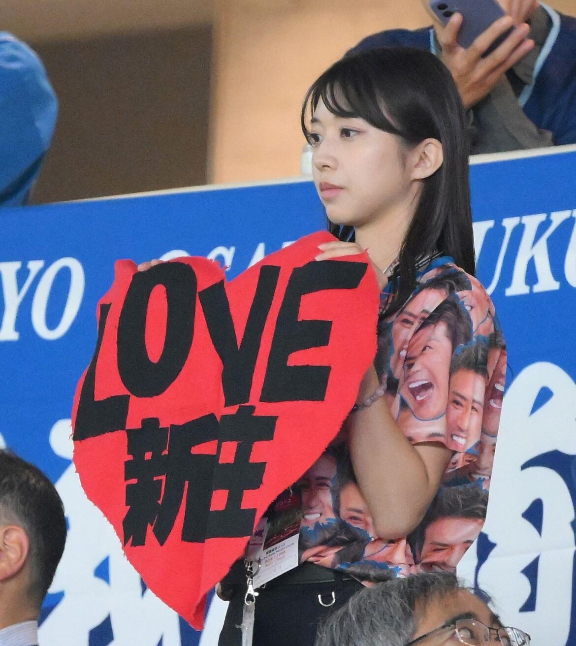 「頼むから明日も来てくれ！ｗ」勝利の女神にＳＮＳ沸く 練習から新庄Ｔシャツ着用 祈り通じて逆王手！（デイリースポーツ） - Yahoo!ニュース - Yahoo!ニュース