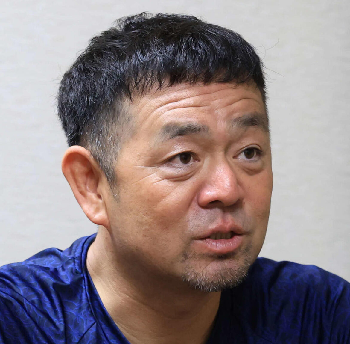 【広島】元ヤクルト投手コーチの石井弘寿氏を招聘 栗林が先発に回るブルペン陣の再整備を託す – プロ野球写真ニュース – nikkansports.com 石井弘寿氏(2025年5月撮影)