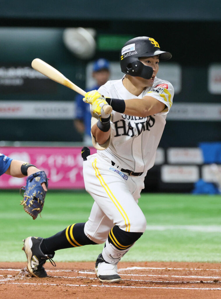 【ソフトバンク】CSファイナル第４戦で負傷交代の中村晃がグラウンドに姿を見せる（日刊スポーツ） - Yahoo!ニュース - Yahoo!ニュース