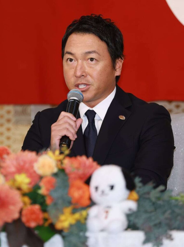 現役引退の巨人・長野久義が阿部慎之助監督を笑わせた贈り物「監督の親指の爪が…」（サンケイスポーツ） - Yahoo!ニュース - Yahoo!ニュース
