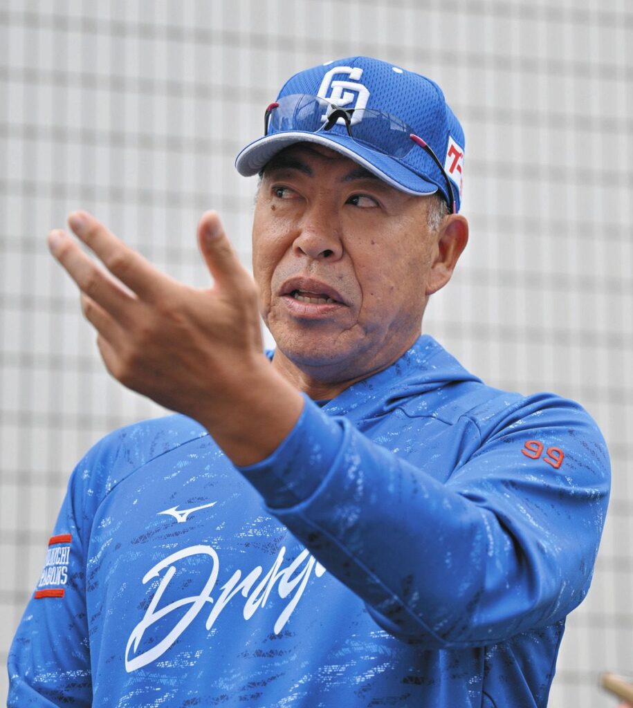 「欲しいなら、いくべきでしょ」中日・井上監督、ドラ1指名は競合覚悟 「誰かなぁ」くじ引き役は未定もニヤリ 昨年は金丸“ゲット”でガッツポーズ（中日スポーツ） - Yahoo!ニュース