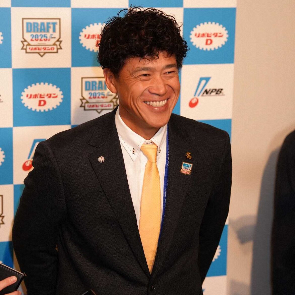 久々に大舞台に登場のソフトバンク・城島CBO パーマ頭で芸人に酷似と話題 「あかん、何回見ても…」（スポニチアネックス） - Yahoo!ニュース - Yahoo!ニュース