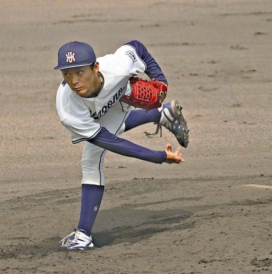 細身ながら快速球で押す花園大の藤原聡大