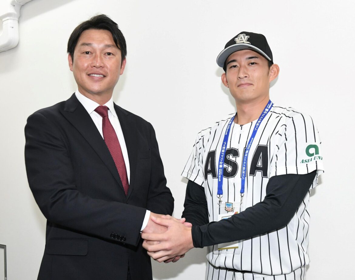 広島 ドラフト２位・斉藤がリーグ戦終了後に新井監督と初対面「立っているだけでオーラがすごい」（デイリースポーツ） - Yahoo!ニュース - Yahoo!ニュース