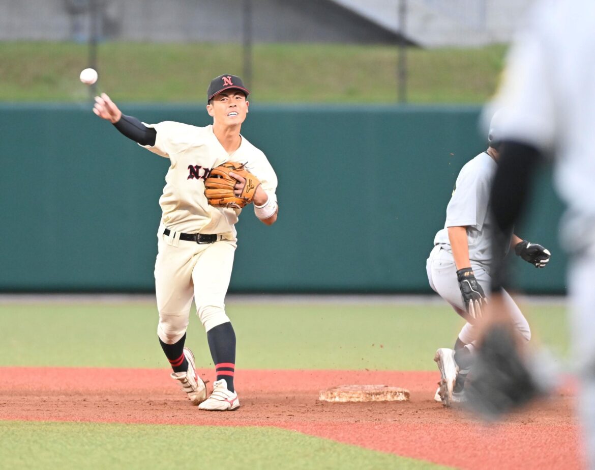 阪神ドラ２指名の谷端将伍にサプライズ祝福 東都２部の試合前整列で相手ナインが「指名おめでとう」（デイリースポーツ） - Yahoo!ニュース - Yahoo!ニュース