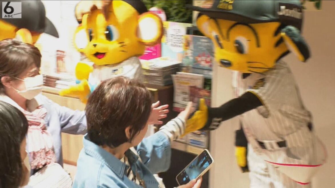 阪神タイガース日本一ならず…阪神百貨店で「ご声援感謝セール」　多くの買い物客でにぎわう