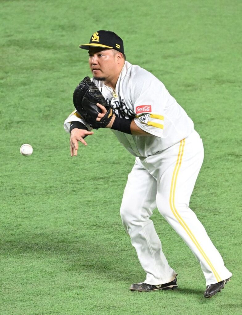 ソフトバンク山川穂高、屈辱のワンプレーダブルエラーで追加点献上 悪循環止まらず：「おっ！」でつながる地元密着のスポーツ応援メディア 西スポWEB OTTO! - 西スポWEB OTTO!