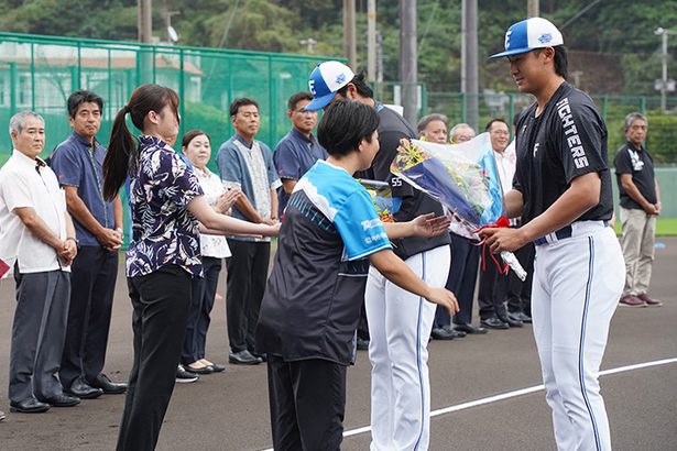 日ハム２軍キャンプイン　国頭 ＜プロ野球＞