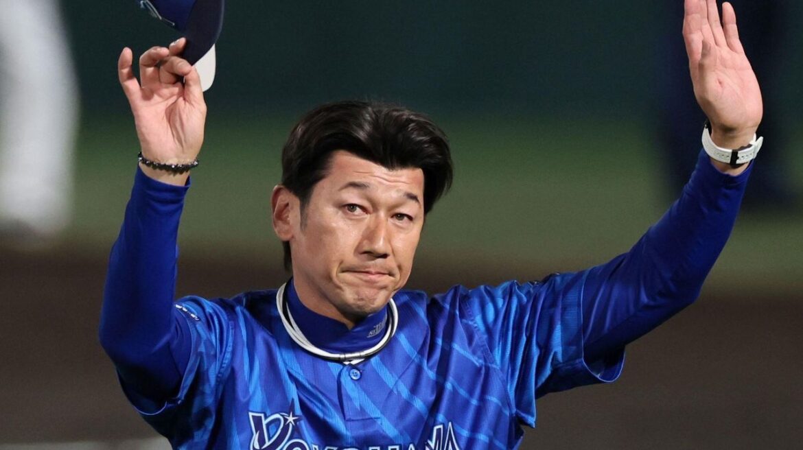 退任のDeNA監督 涙こらえきれず – Yahoo!ニュース 退任のDeNA監督 涙こらえきれず - Yahoo!ニュース