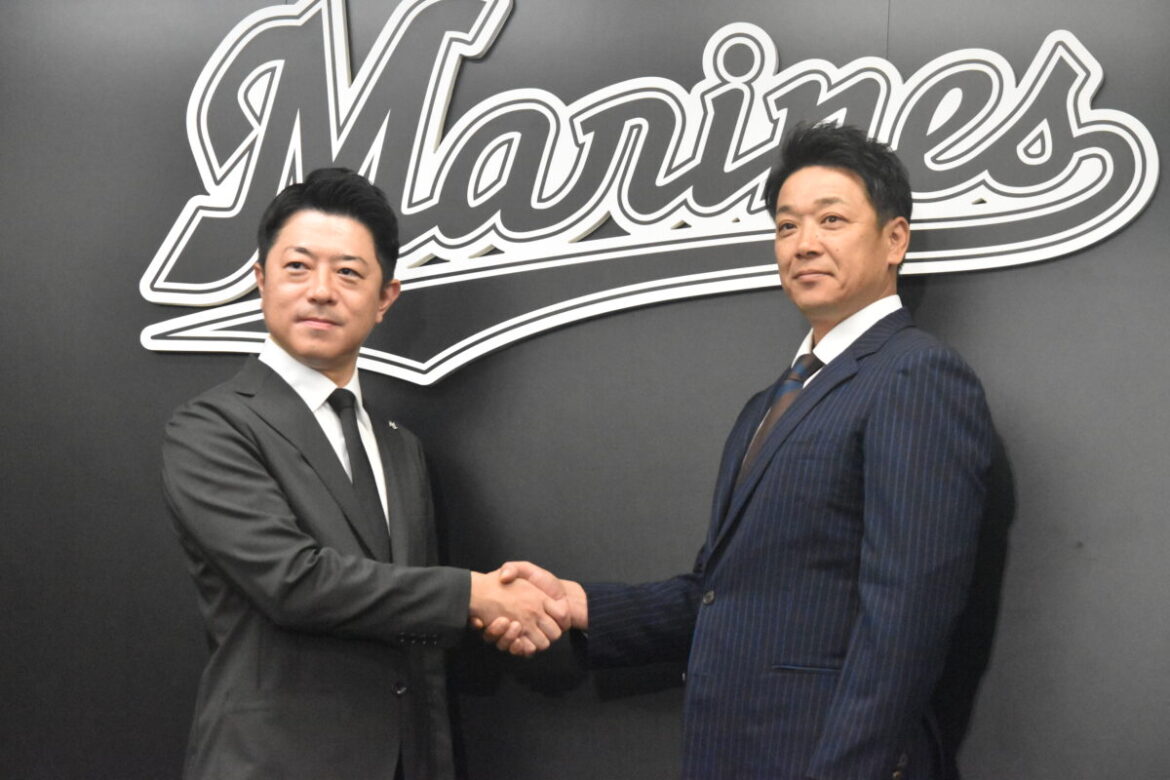 President and CEO Shunsuke Takasaka (left) and Manager Saburo (right)
