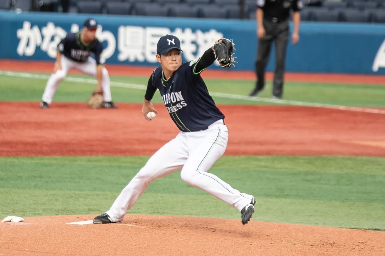 日本通運の先発マウンドに上がった富士投手。許甄玲