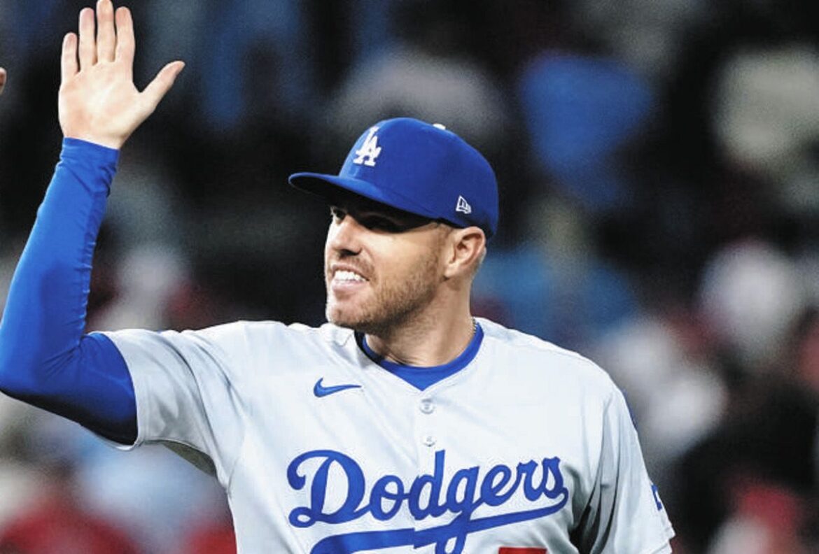 フリーマン、”神キャッチ”でゲームセット 二塁手の – 中日新聞Web 殊勲のフリーマン(AP)