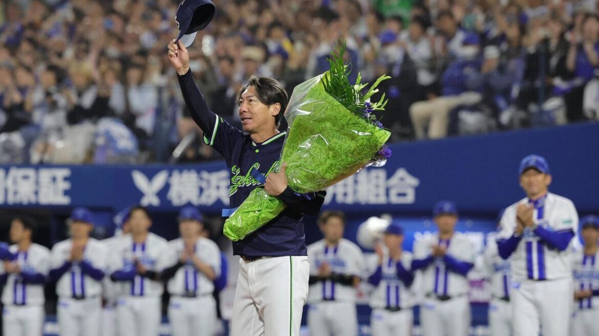 退任の燕監督へ 敵地で異例の演出 - Yahoo!ニュース