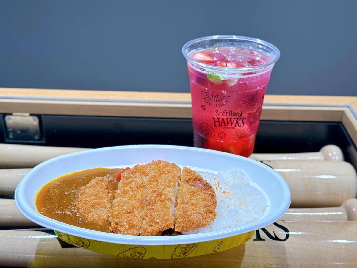 甲子園カレー（800円）・ロースカツトッピング（＋500円）・ハニーズドリンク（820円）